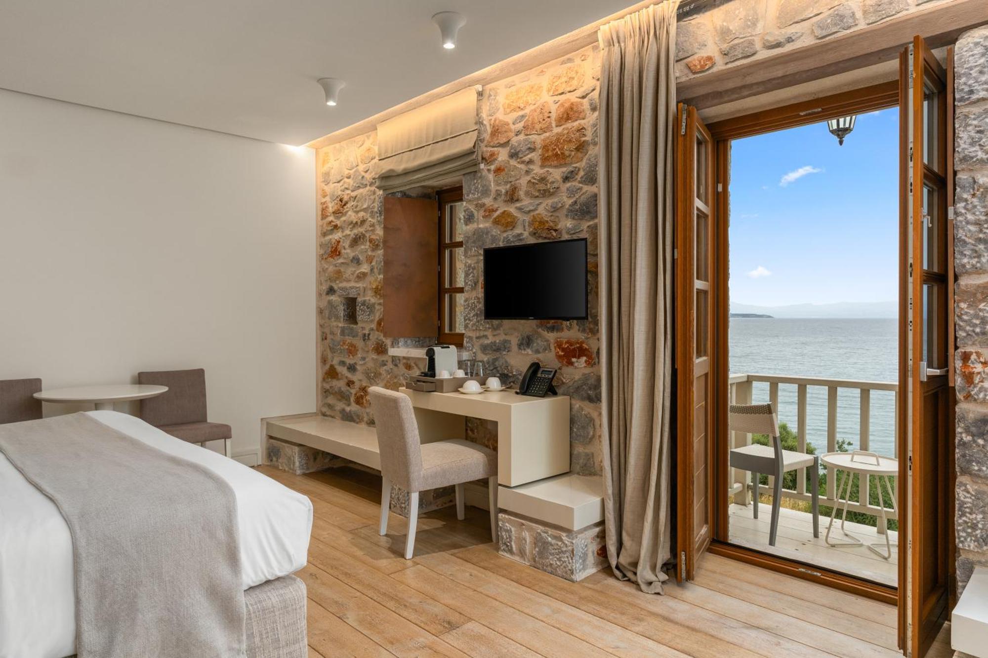 100 Rizes Seaside Resort- Small Luxury Hotels Of The World Kalivia  Room photo