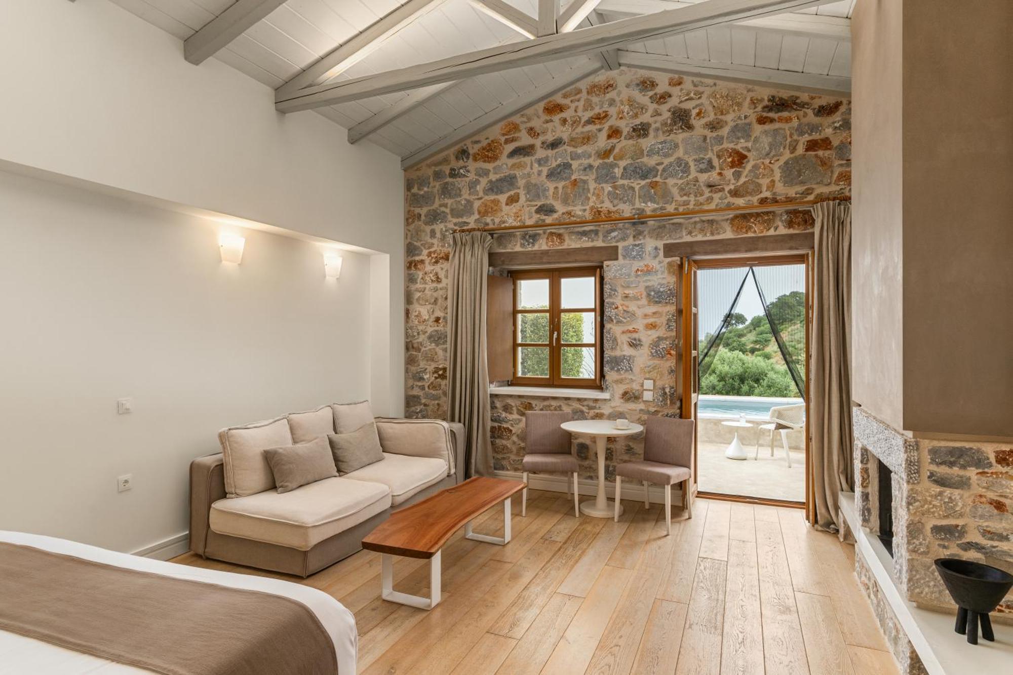 100 Rizes Seaside Resort- Small Luxury Hotels Of The World Kalivia  Room photo