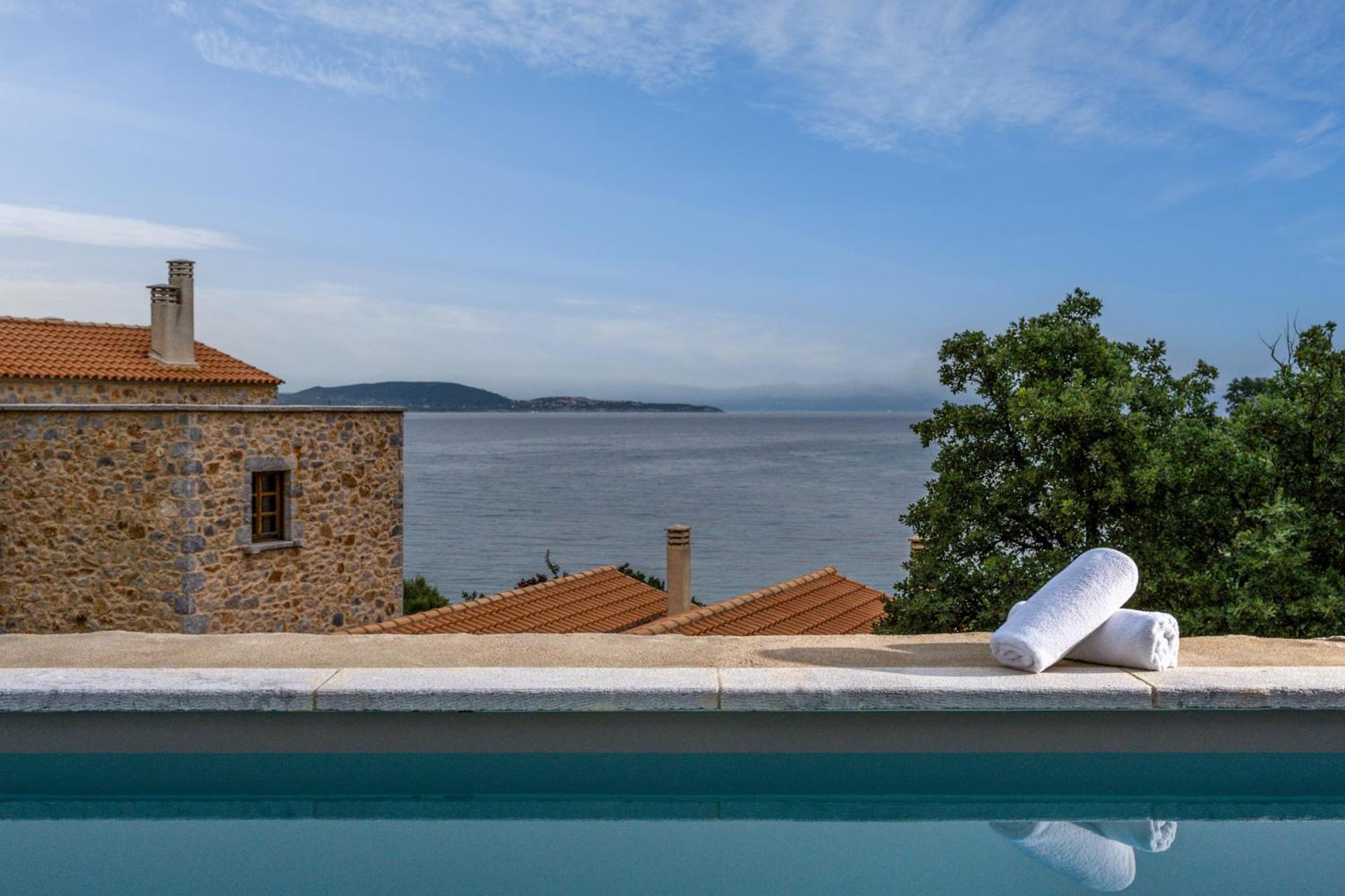 100 Rizes Seaside Resort- Small Luxury Hotels Of The World Kalivia  Room photo