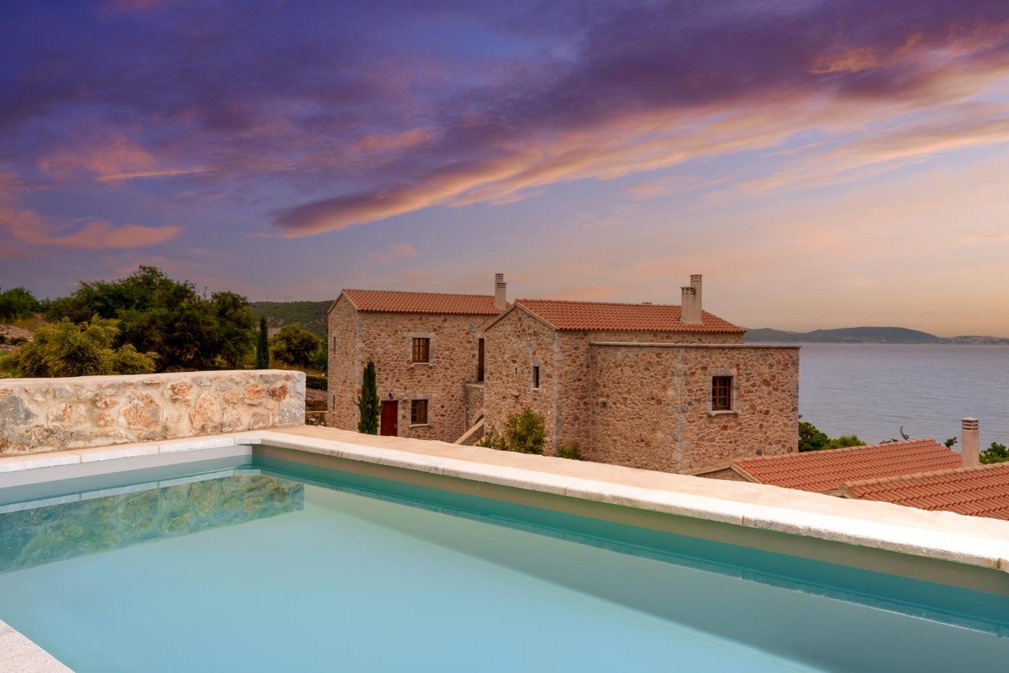 100 Rizes Seaside Resort- Small Luxury Hotels Of The World Kalivia  Room photo