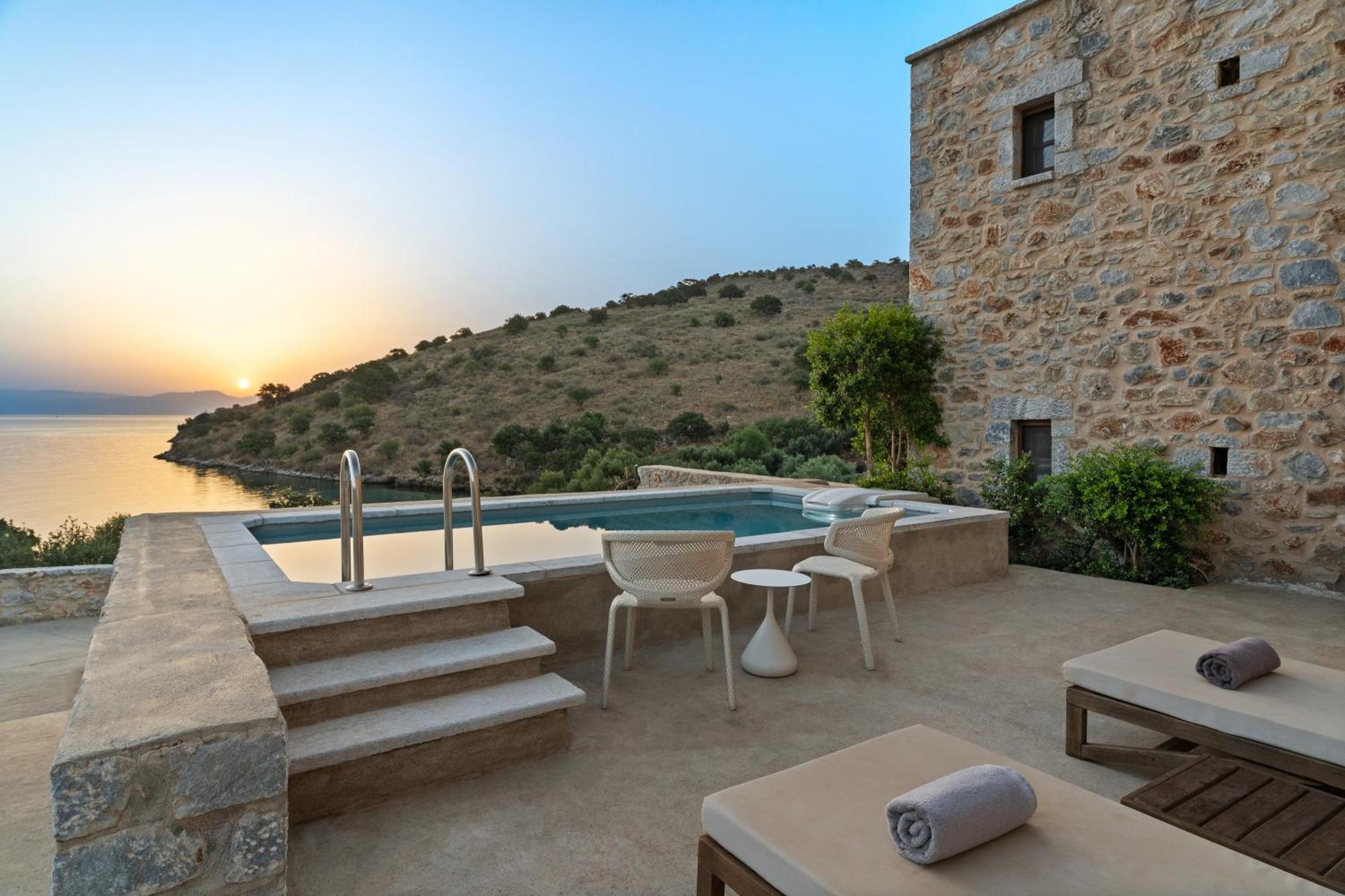 100 Rizes Seaside Resort- Small Luxury Hotels Of The World Kalivia  Room photo